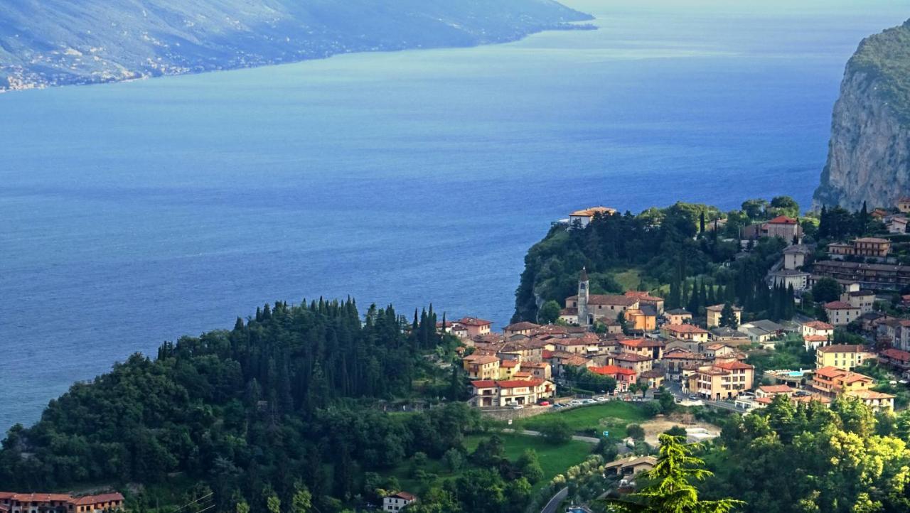Teresa Campi Apartments Lake View By Gardadomusmea Tremosine Exterior foto